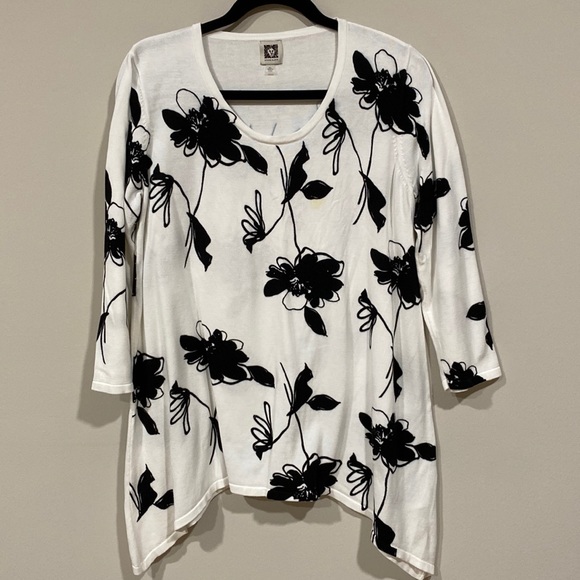 Anne Klein black and white floral sweater - Picture 1 of 9
